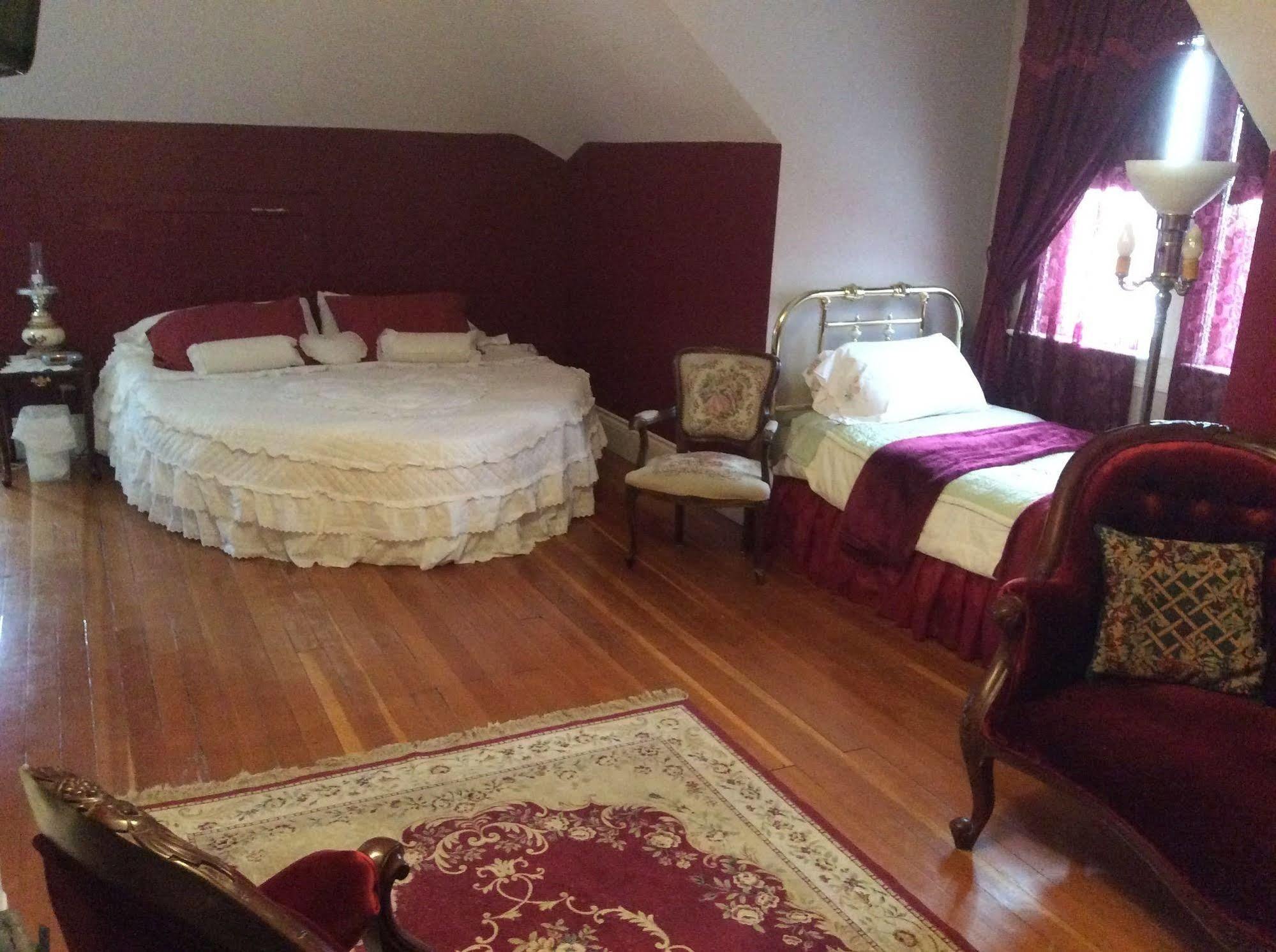 Wakamow Heights Bed And Breakfast Moose Jaw Exterior photo